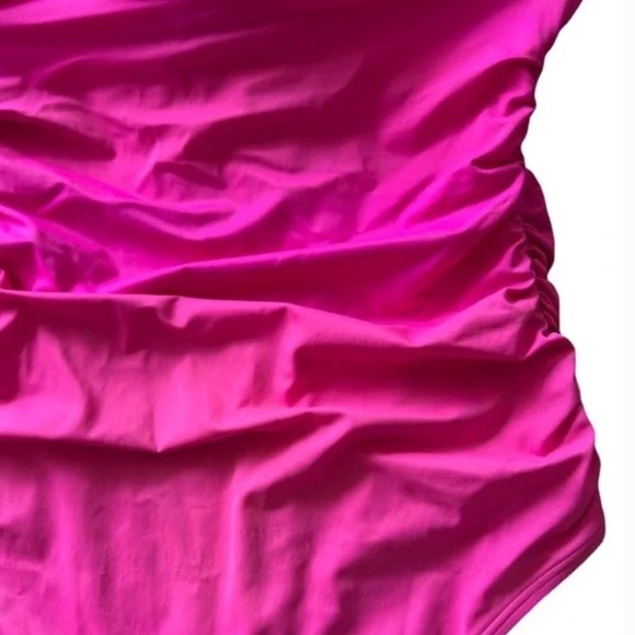 Victoria's Secret The Forever One-
Visit
Piece Swimsuit - Picture 4 of 6